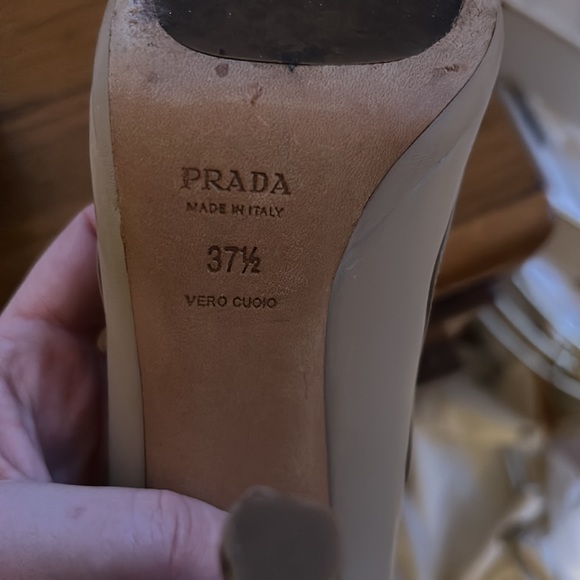 Prada Tan Scalloped Heels 37 1/2 - Picture 7 of 9